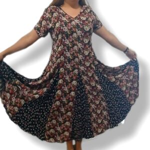 Vintage Nostalgia Floral dress, 90's, size medium, oversized, pre-loved